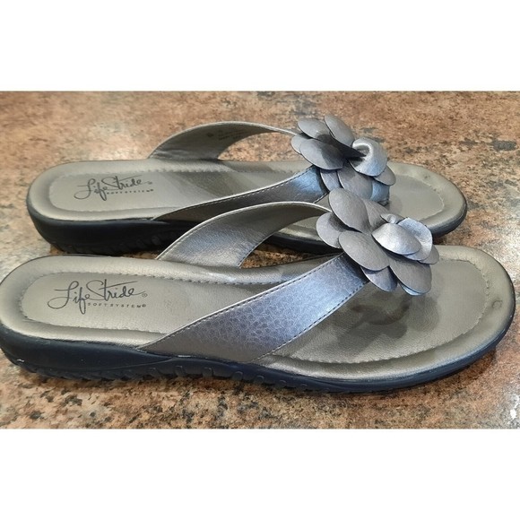 Life Style Soft System Metallic Silver Flip Flop, Wide Straps | Flowers | sz 9M - Picture 3 of 8